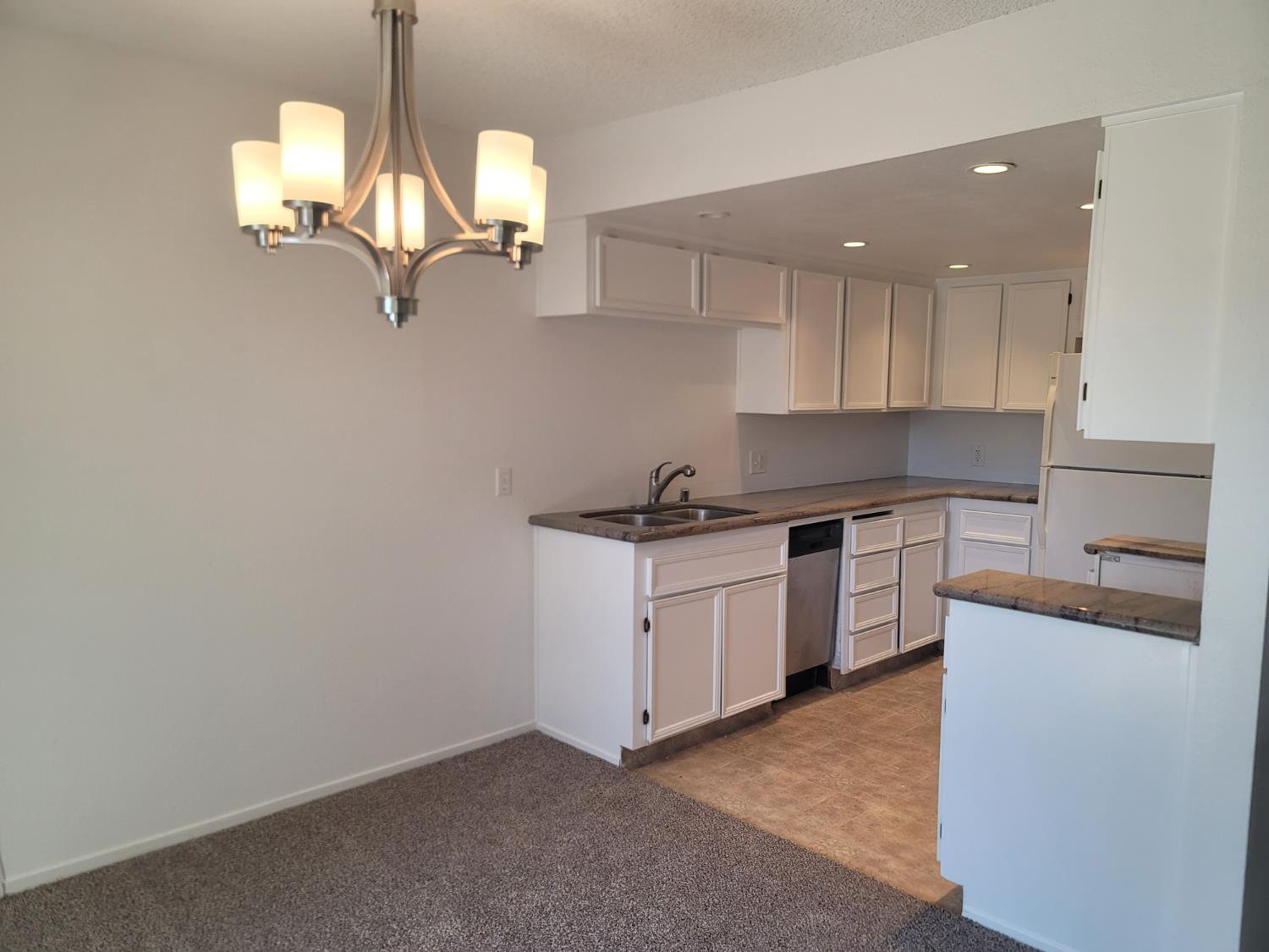 3701 Colonial Dr #89, Modesto, CA 95356