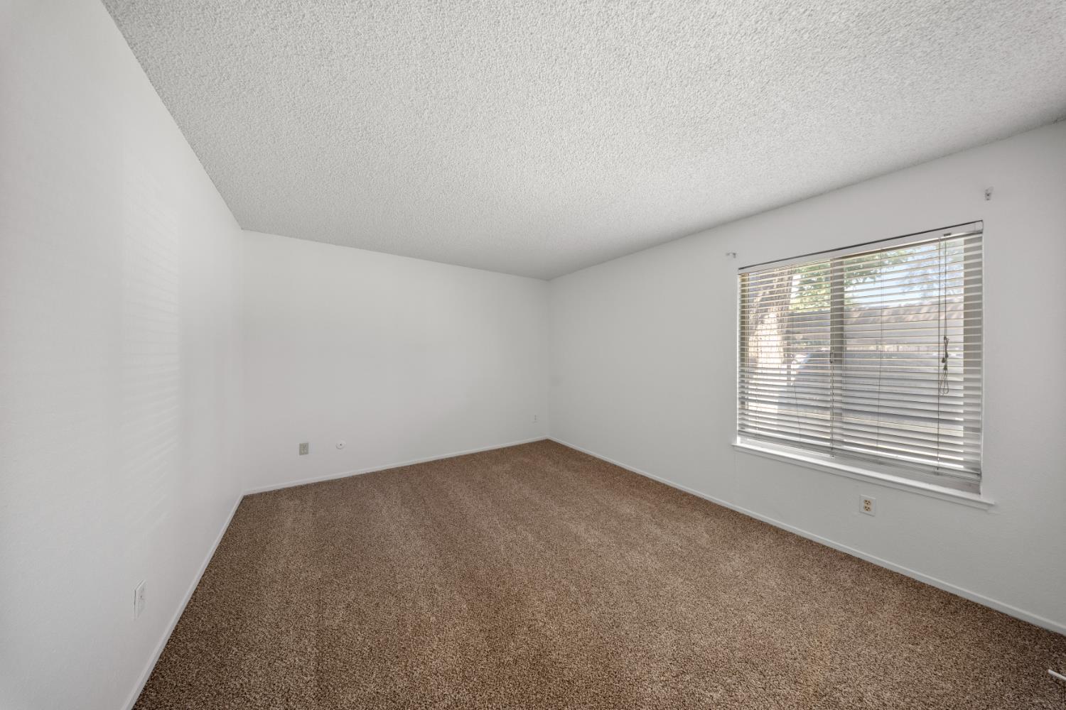 3701 Colonial Dr #89, Modesto, CA 95356