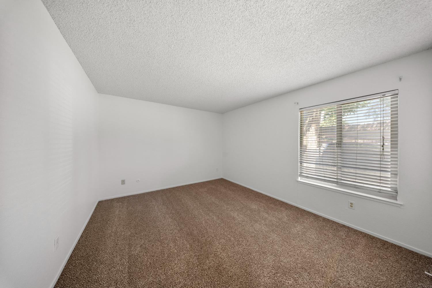 3701 Colonial Dr #89, Modesto, CA 95356