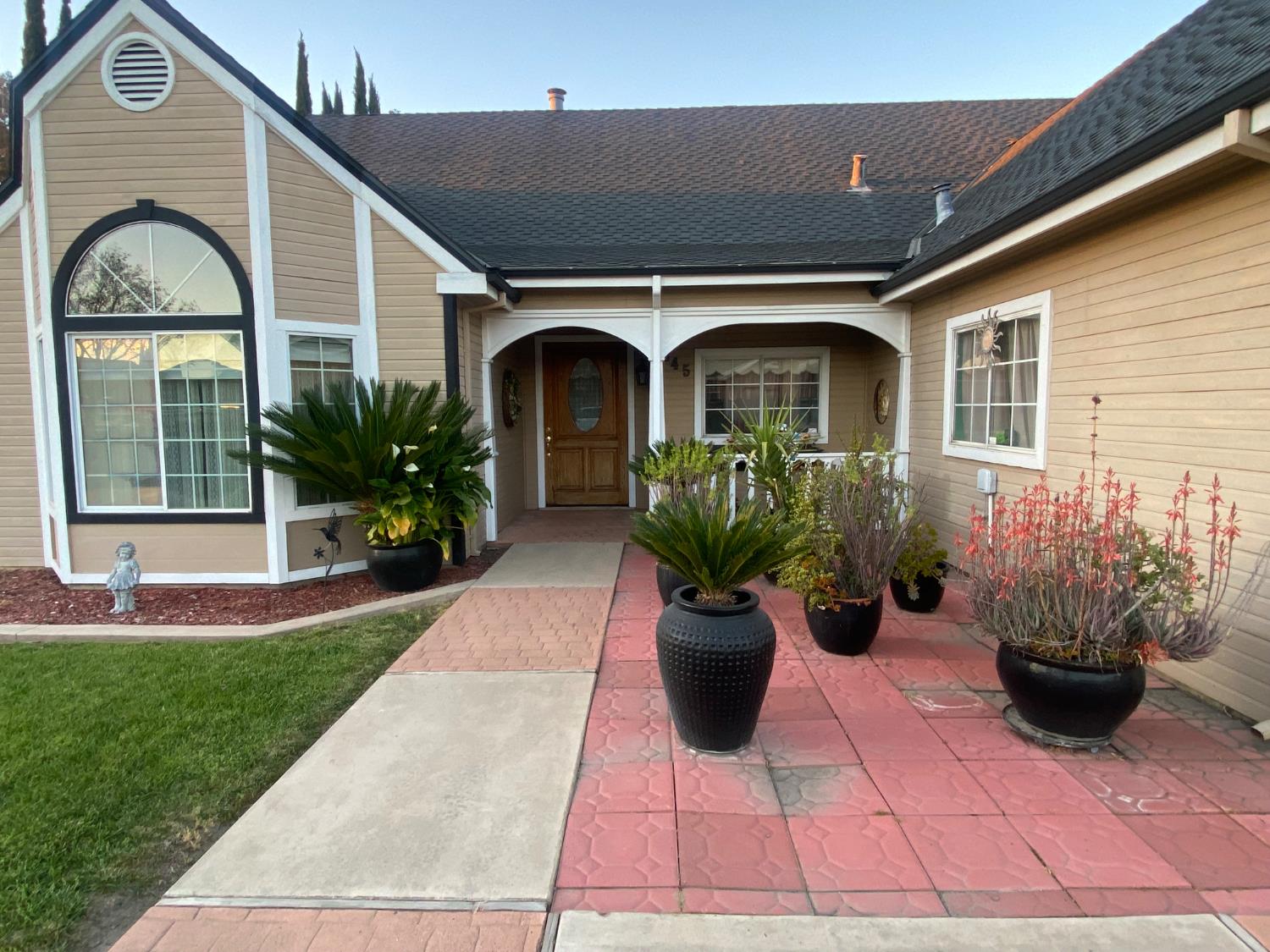 345 Riviera Way, Turlock, CA 95382