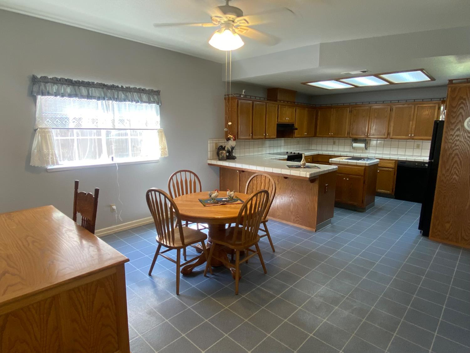 345 Riviera Way, Turlock, CA 95382