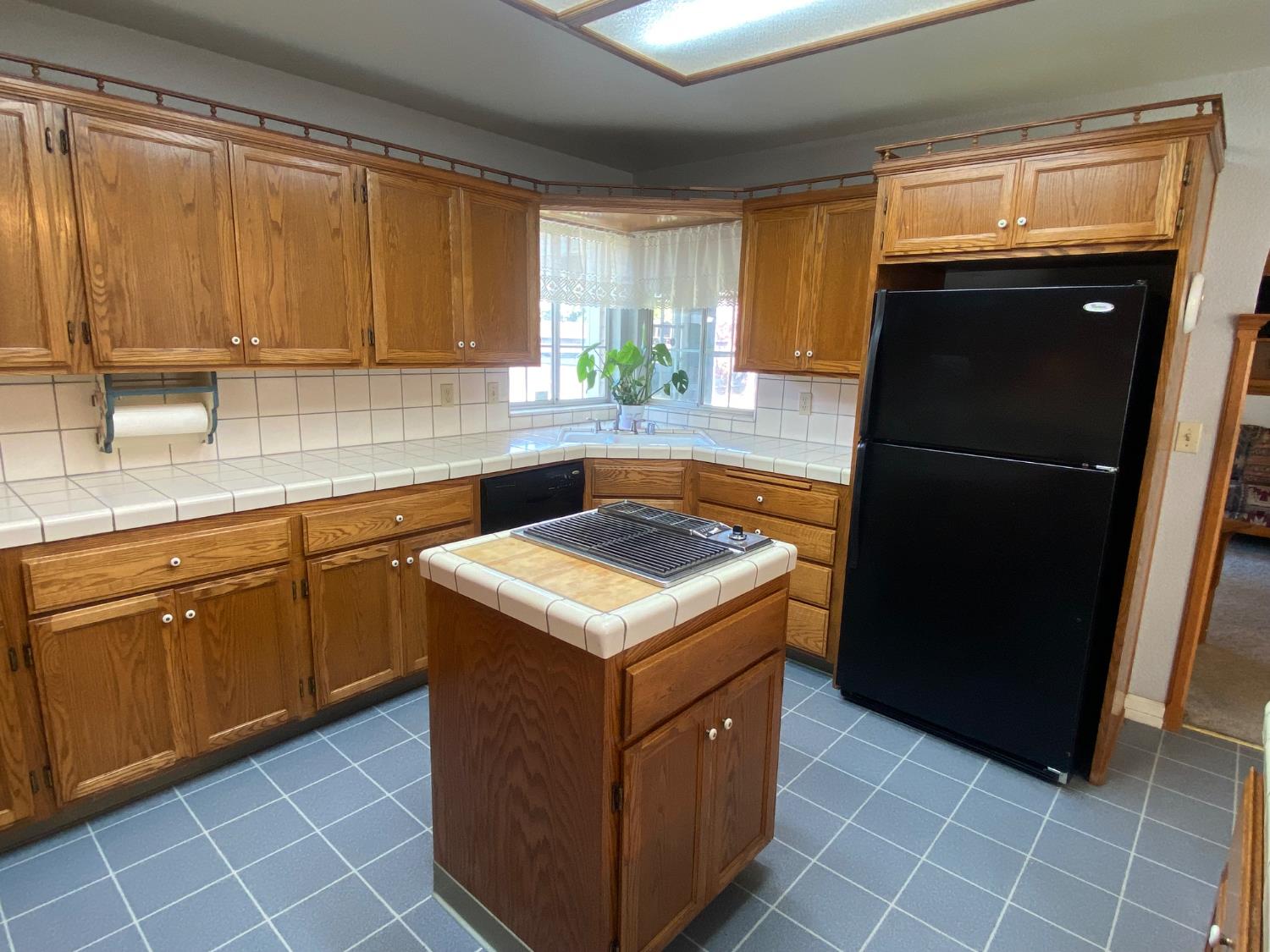 345 Riviera Way, Turlock, CA 95382