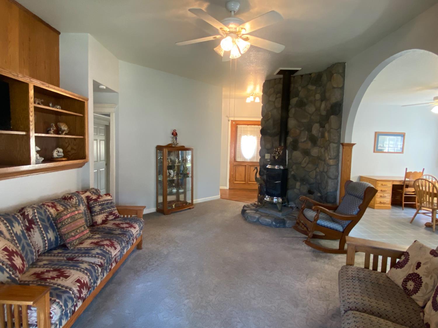 345 Riviera Way, Turlock, CA 95382