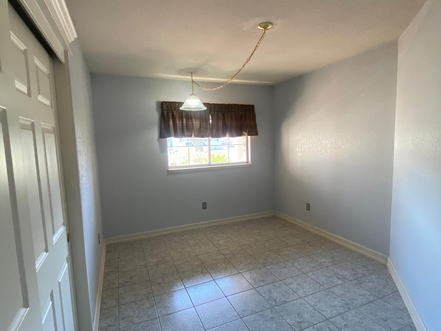 345 Riviera Way, Turlock, CA 95382