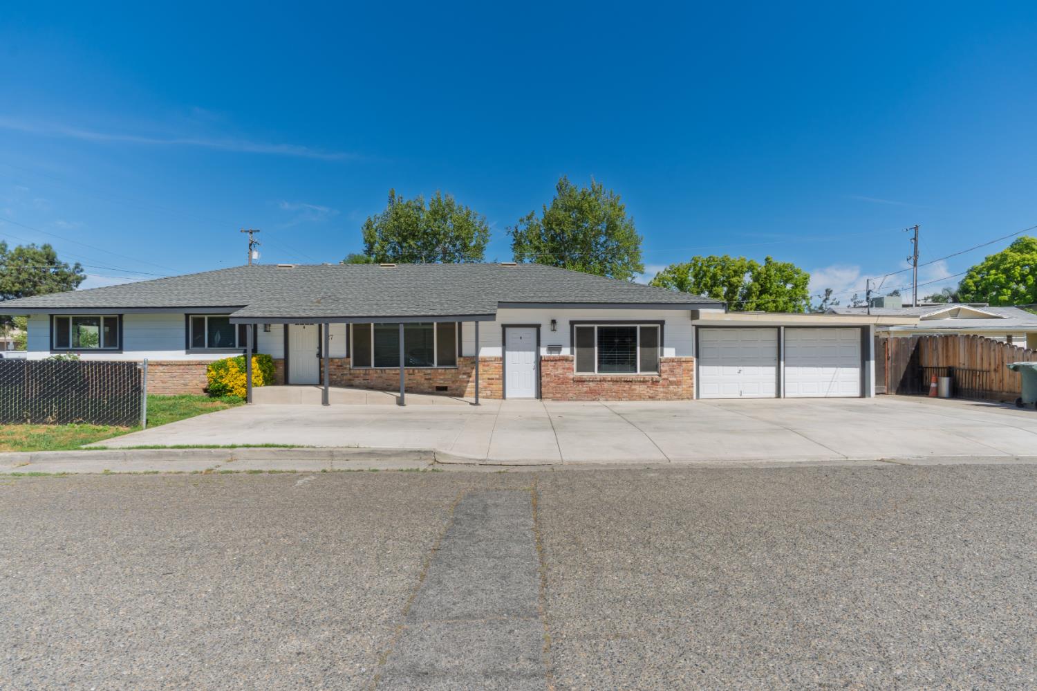 27 Emerald Dr, Merced, CA 95340