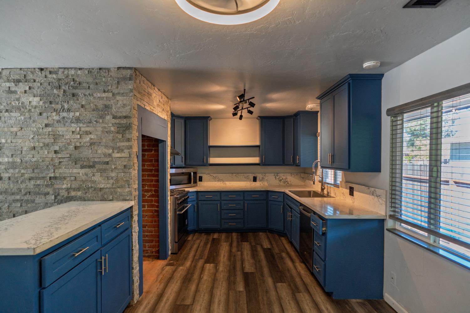 27 Emerald Dr, Merced, CA 95340