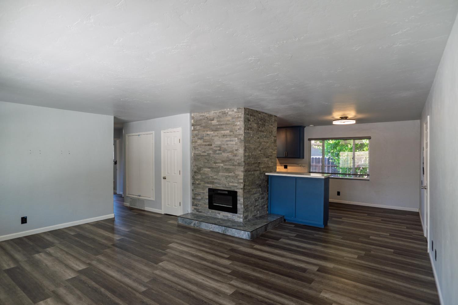 27 Emerald Dr, Merced, CA 95340