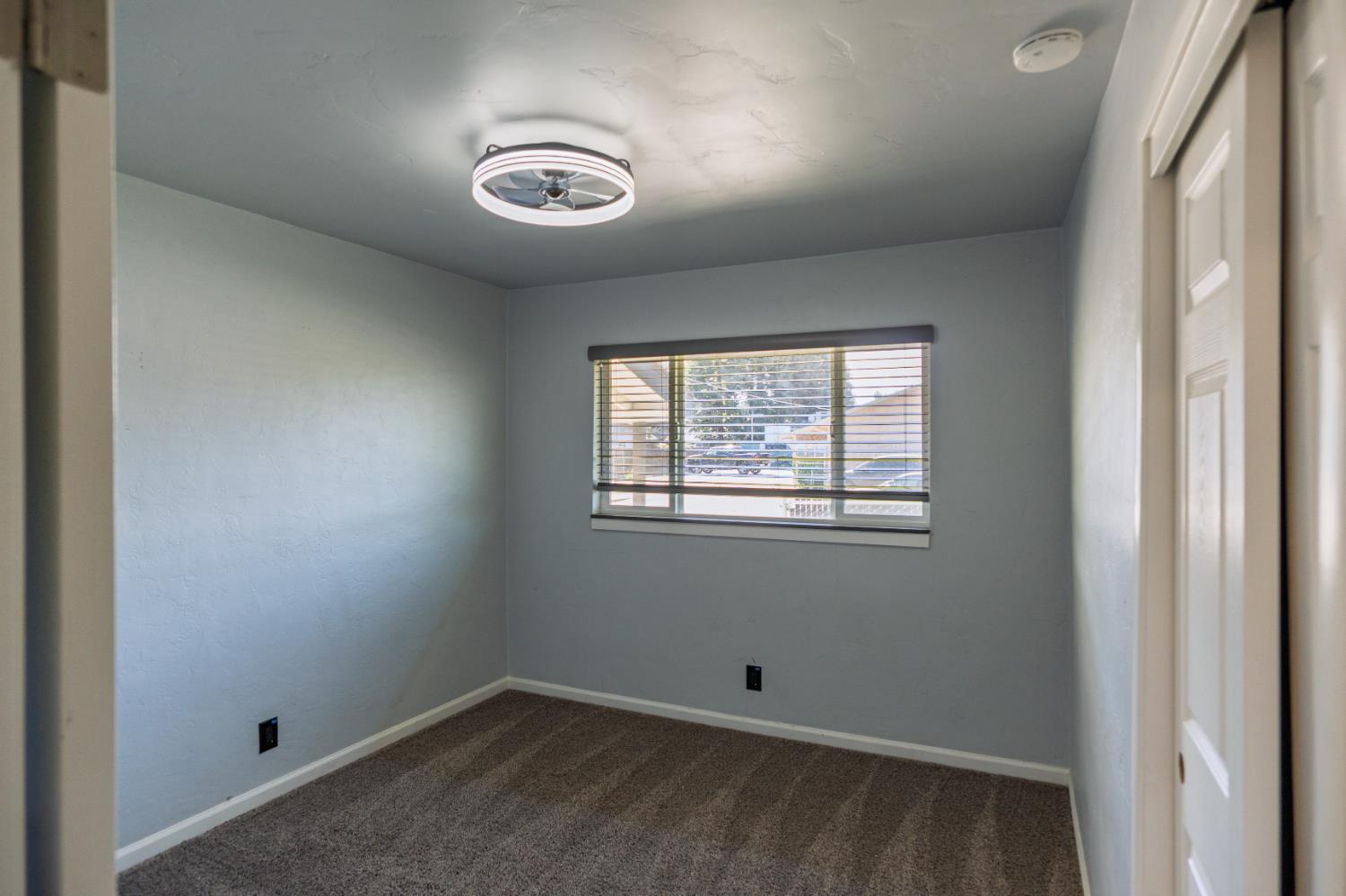 27 Emerald Dr, Merced, CA 95340