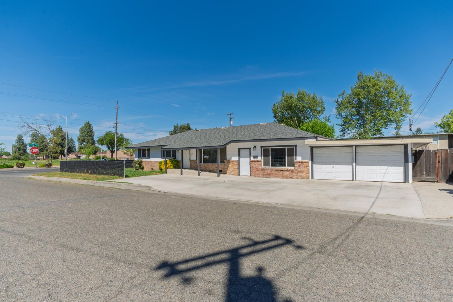 27 Emerald Dr, Merced, CA 95340