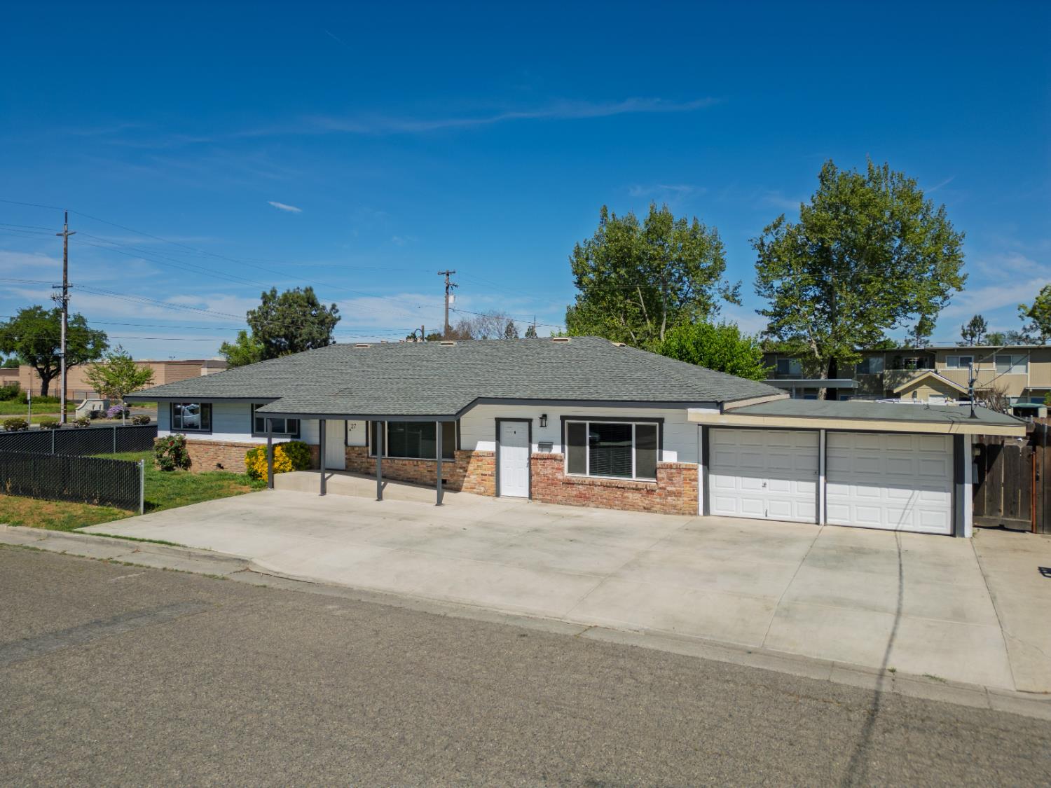 27 Emerald Dr, Merced, CA 95340