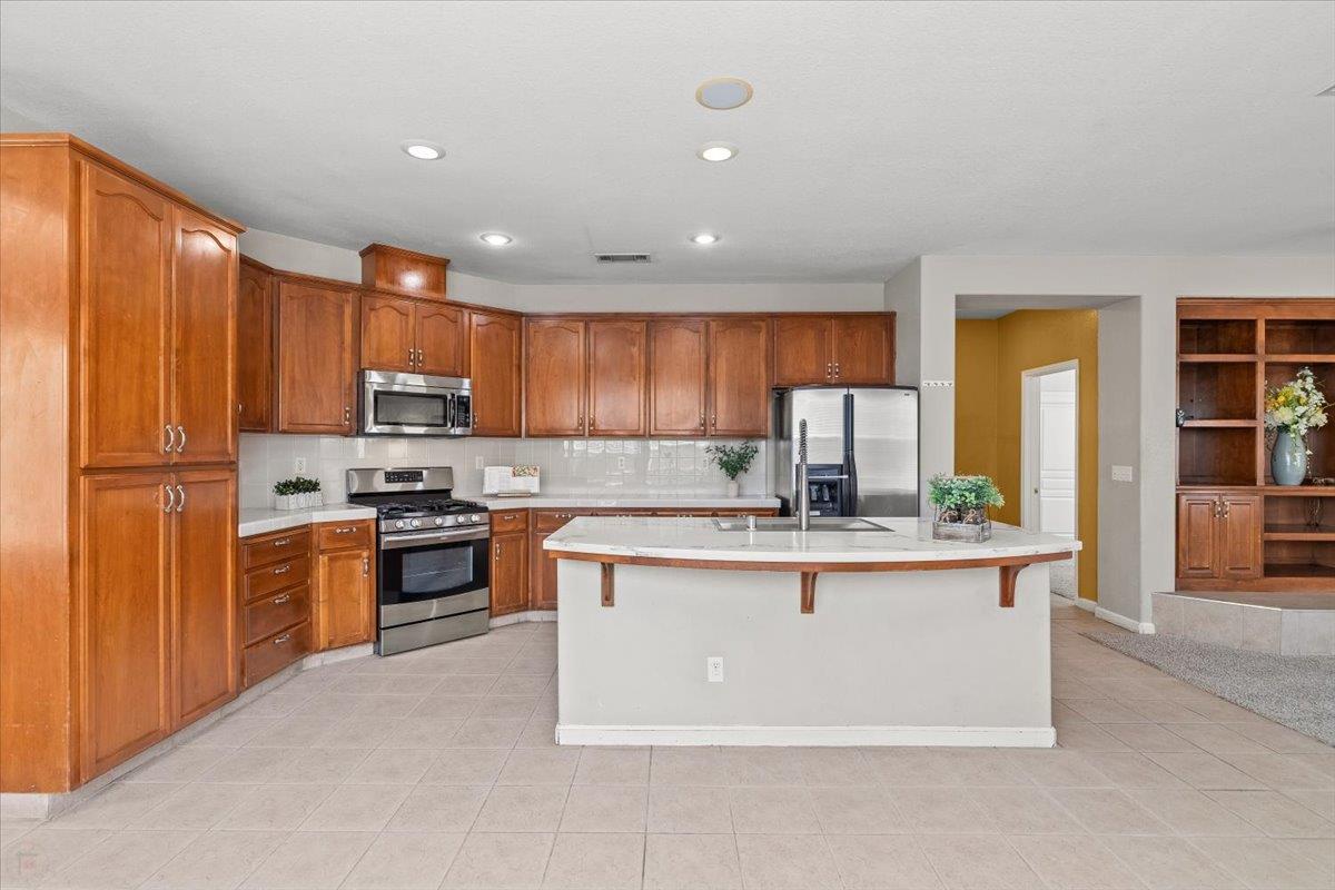 2050 Geneva Way, Manteca, CA 95337