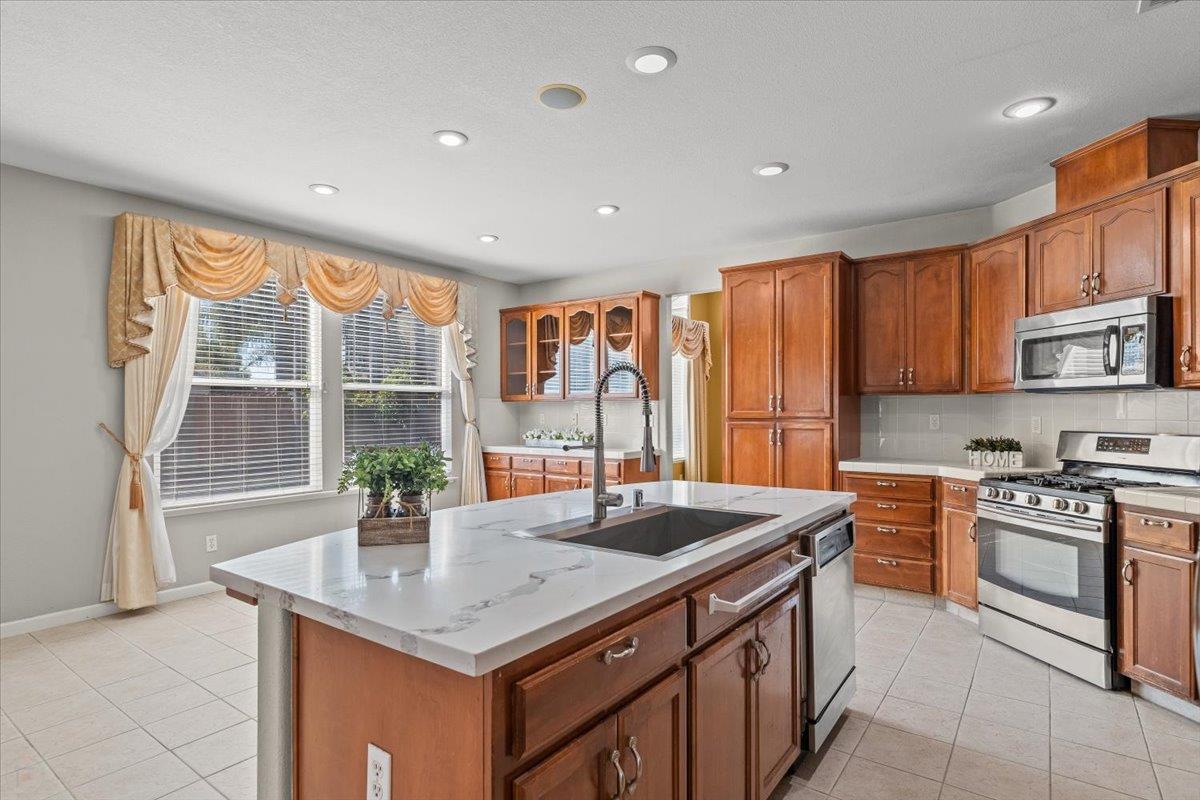 2050 Geneva Way, Manteca, CA 95337