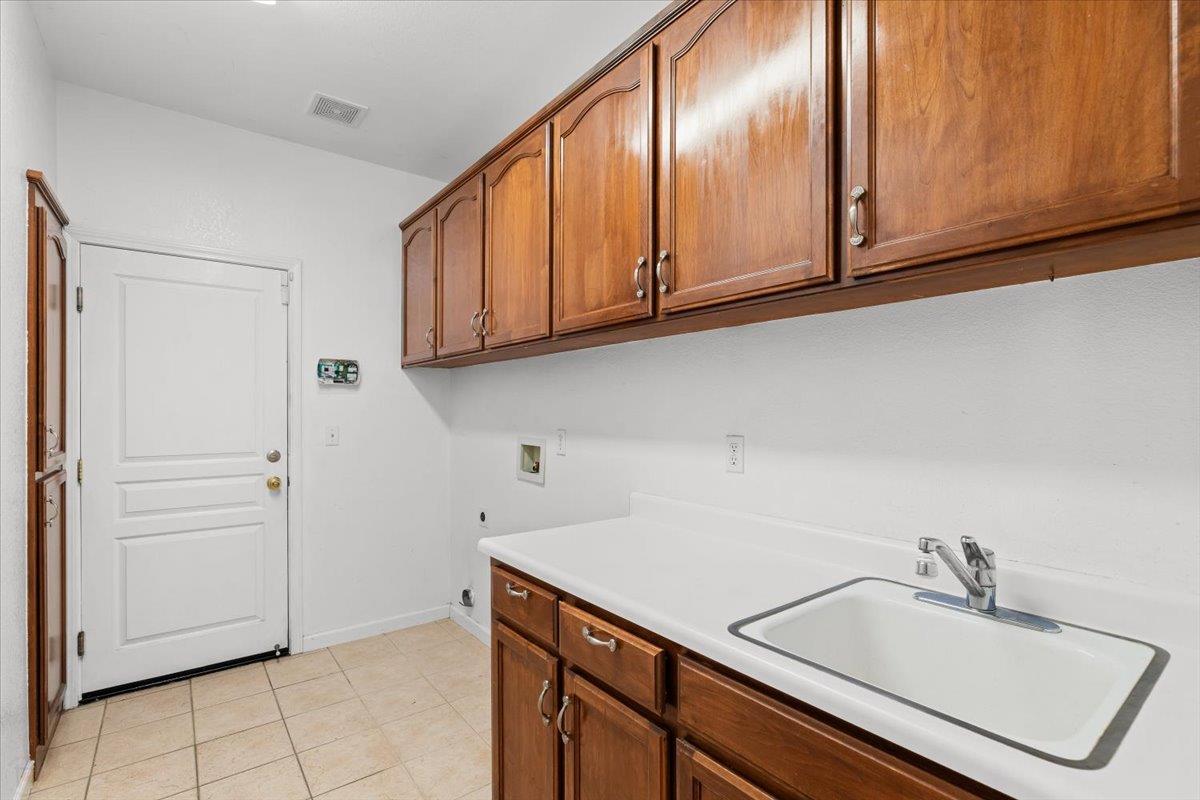 2050 Geneva Way, Manteca, CA 95337