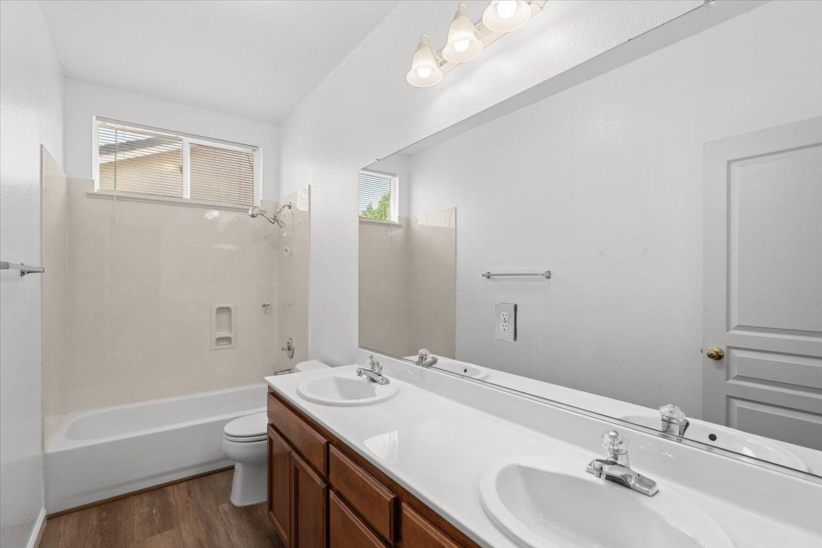 2050 Geneva Way, Manteca, CA 95337