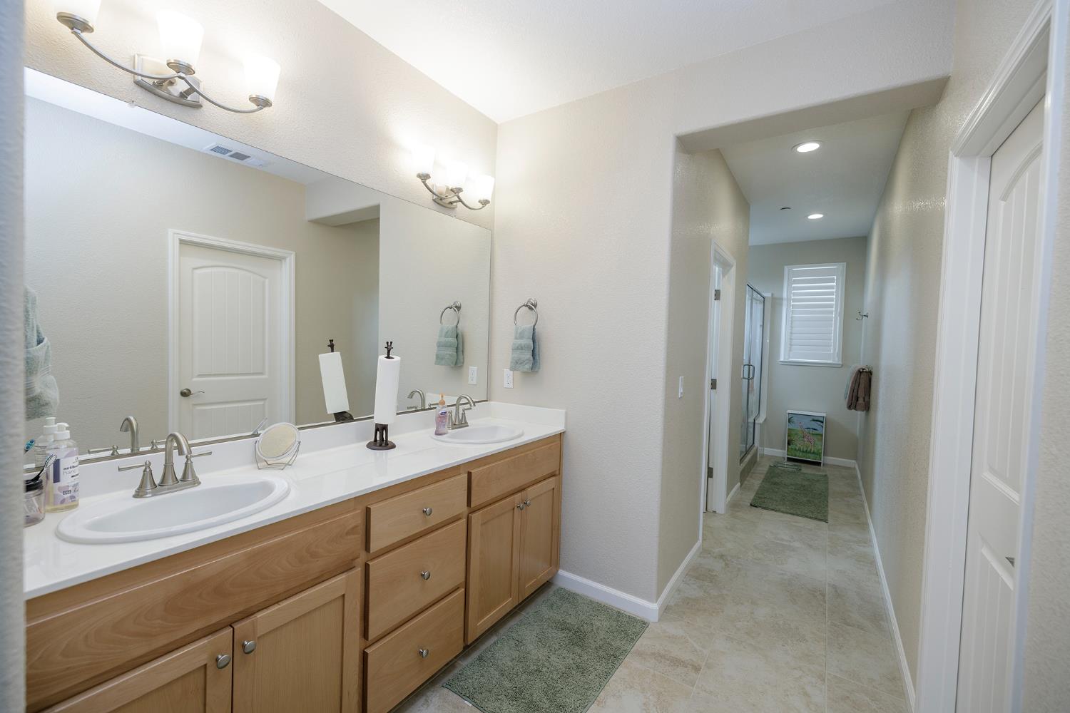 1521 Deborah Cir, Escalon, CA 95320