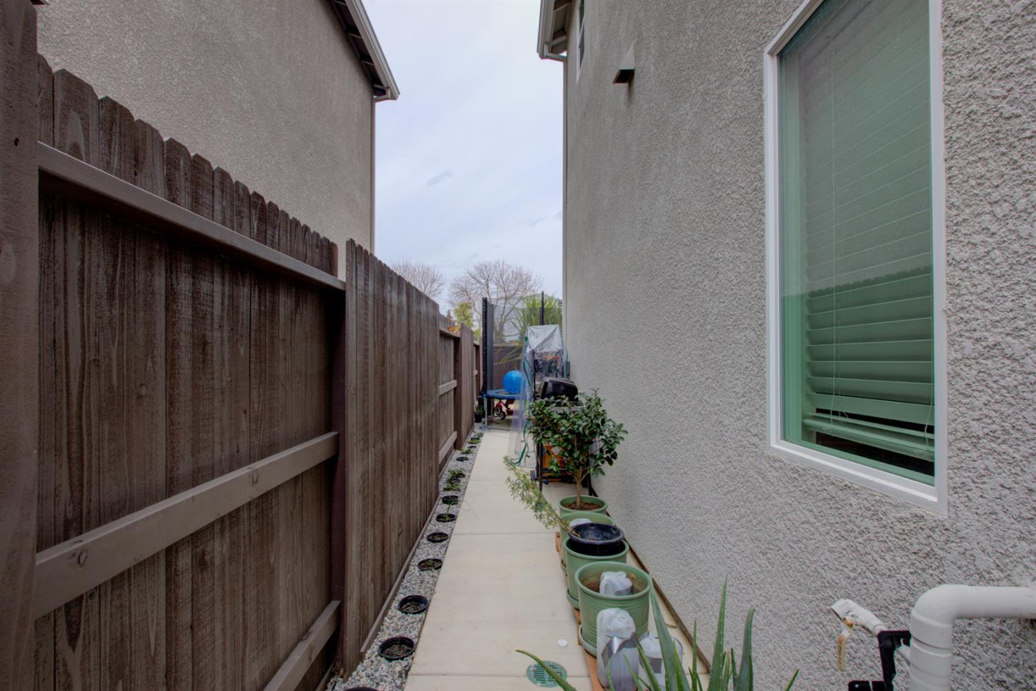 1479 Santini, Manteca, CA 95336