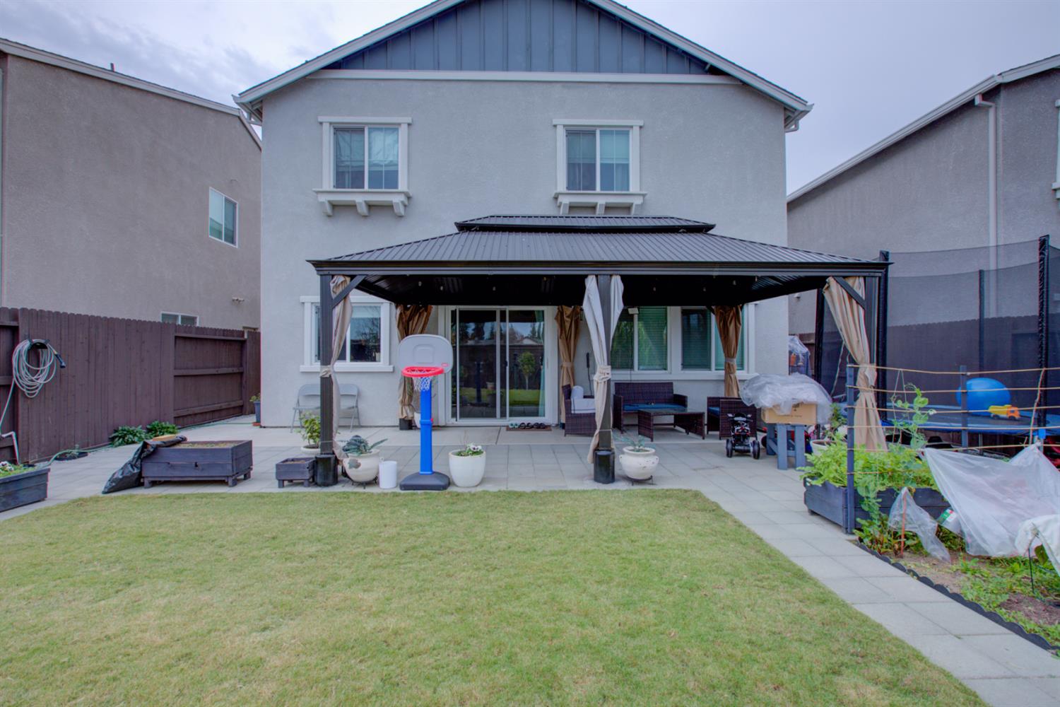 1479 Santini, Manteca, CA 95336