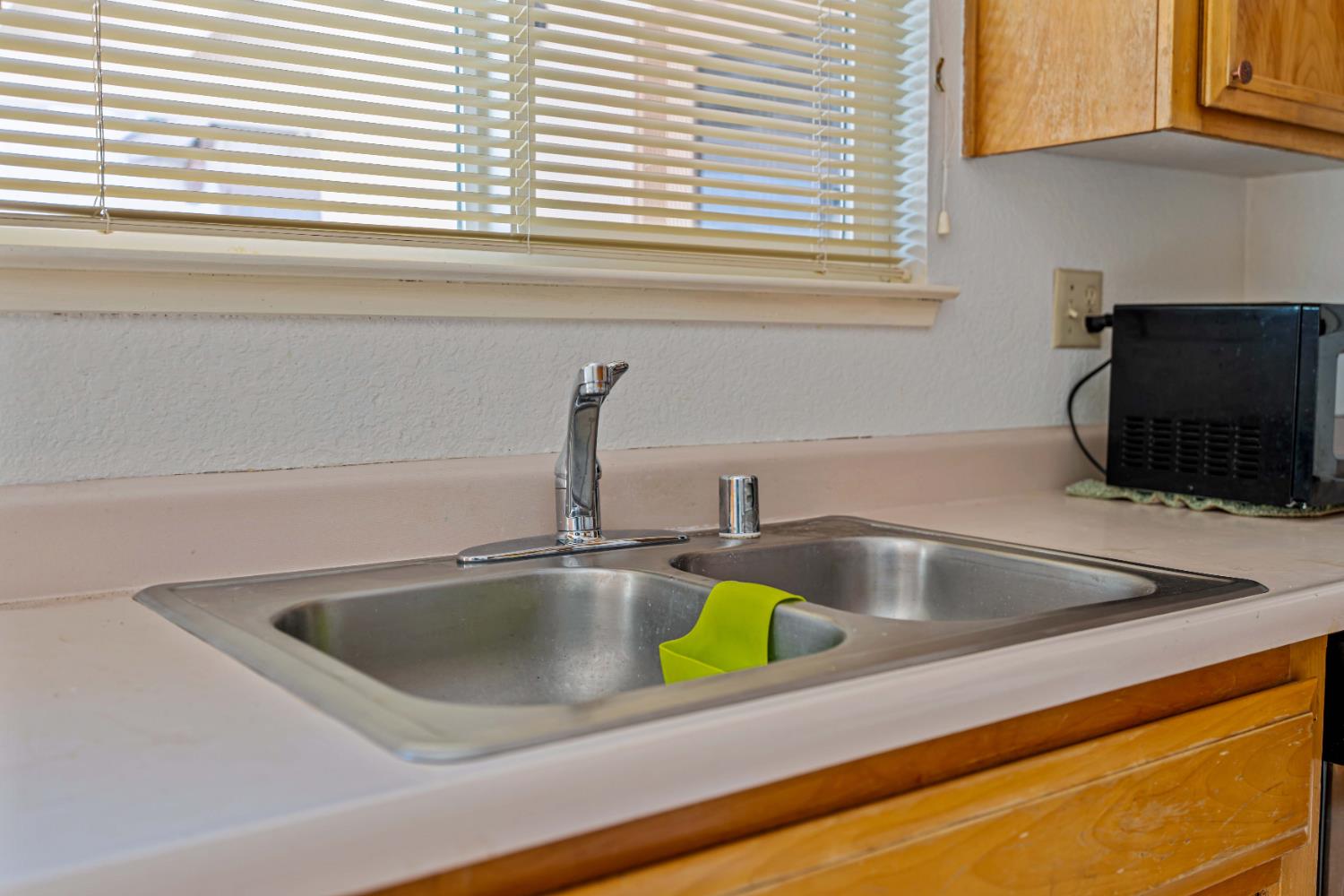 1804 Ipswich Way, Modesto, CA 95358