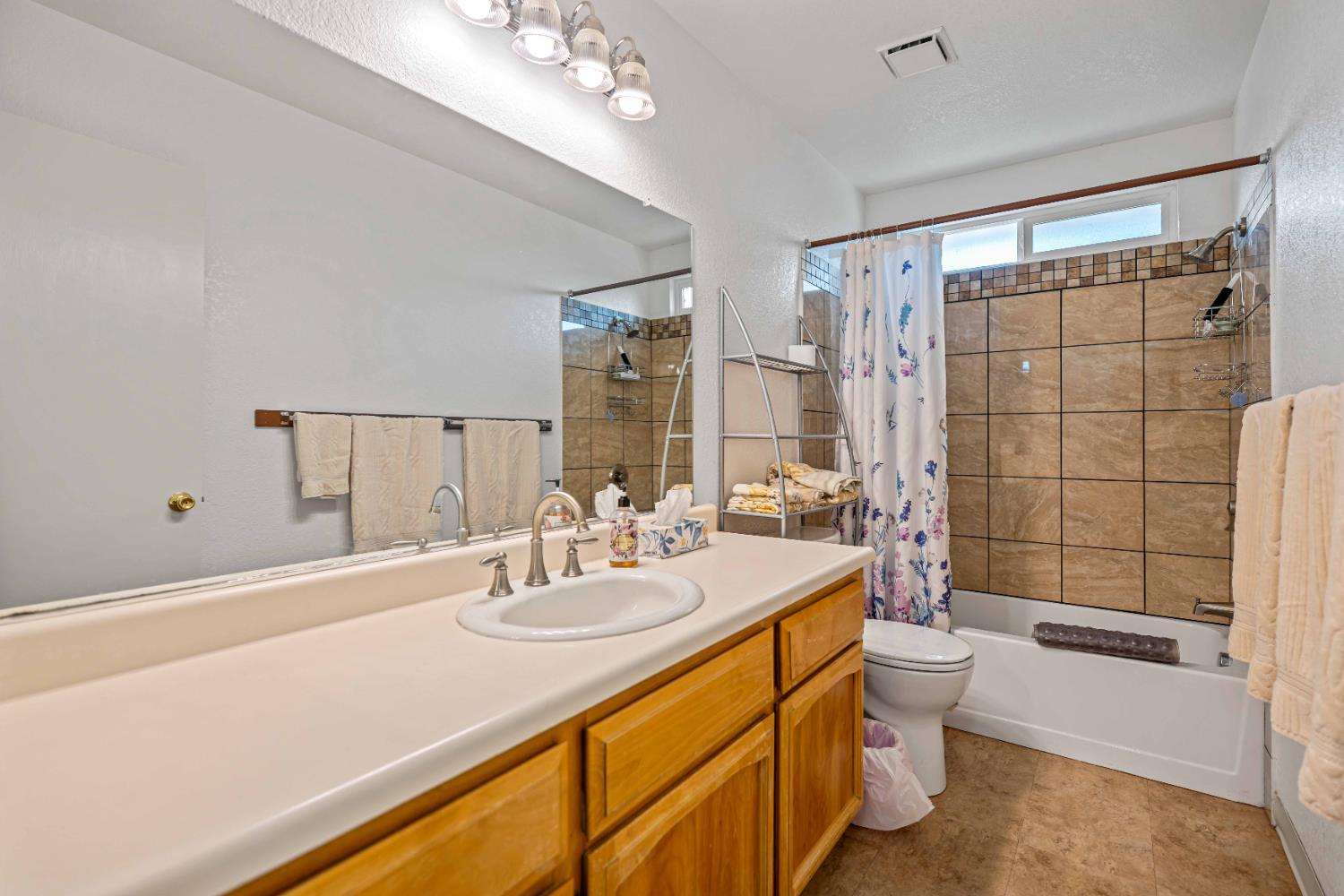 1804 Ipswich Way, Modesto, CA 95358