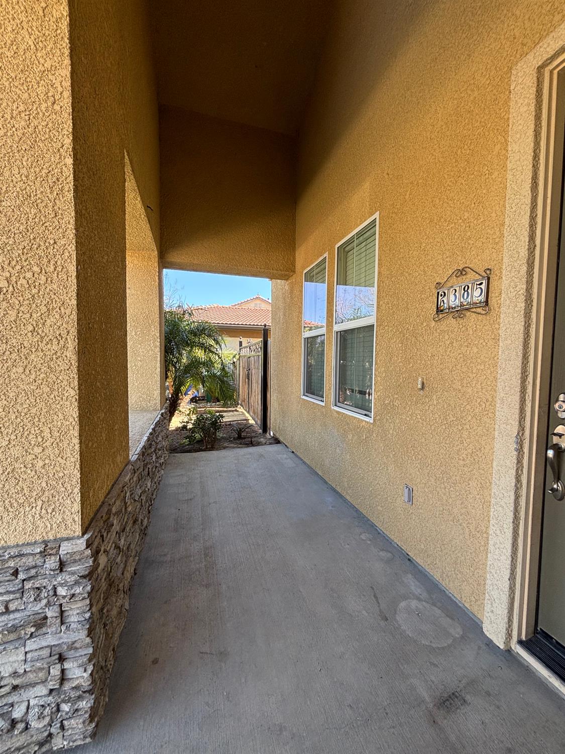 2385 S Creekside Dr, Los Banos, CA 93635