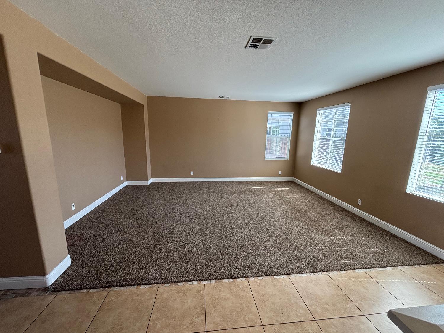 2385 S Creekside Dr, Los Banos, CA 93635