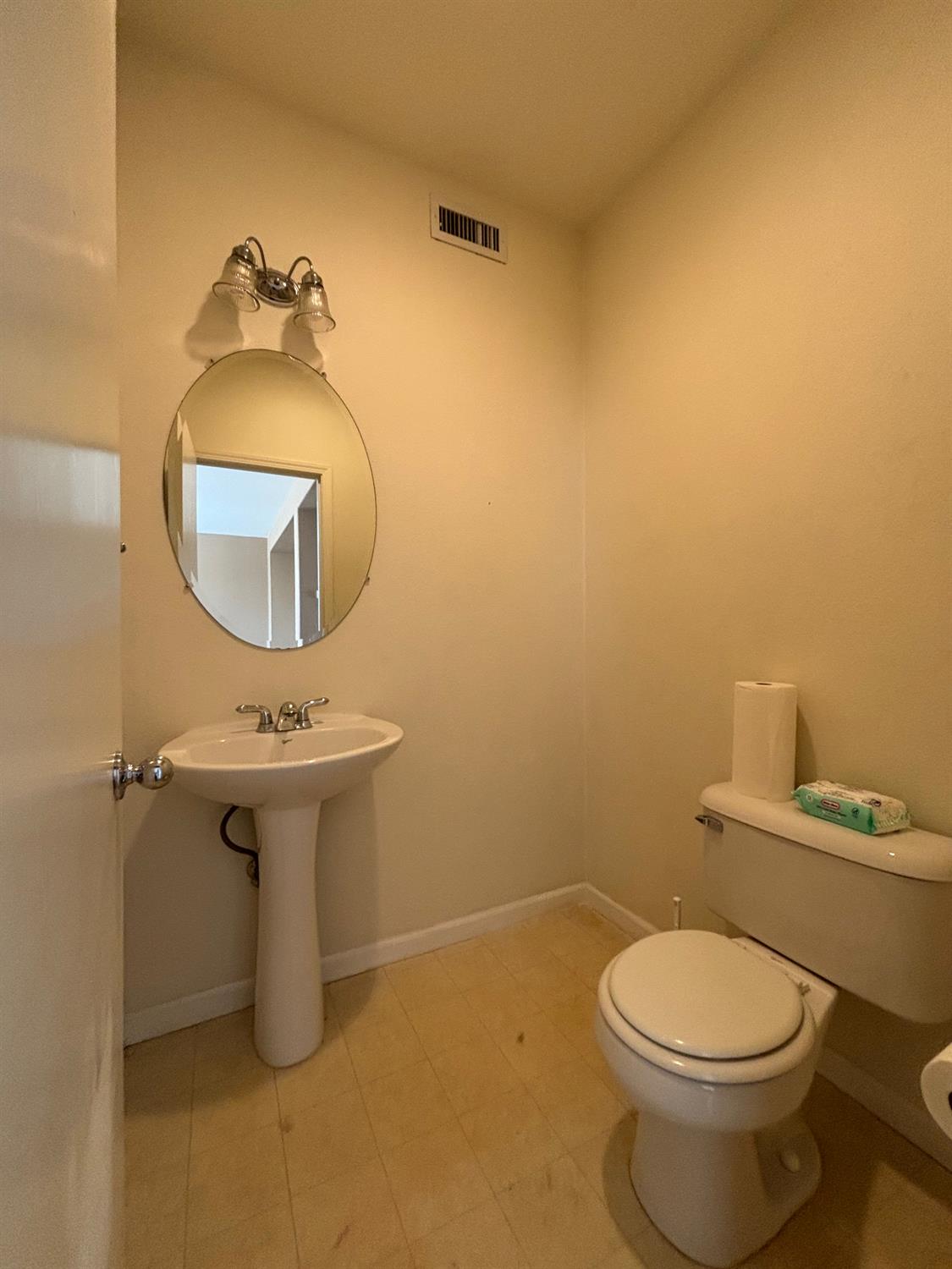 2385 S Creekside Dr, Los Banos, CA 93635