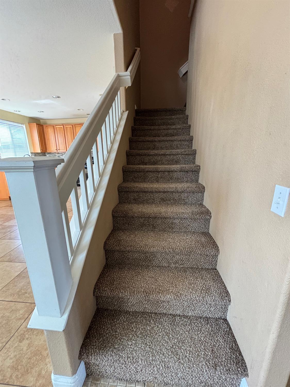 2385 S Creekside Dr, Los Banos, CA 93635