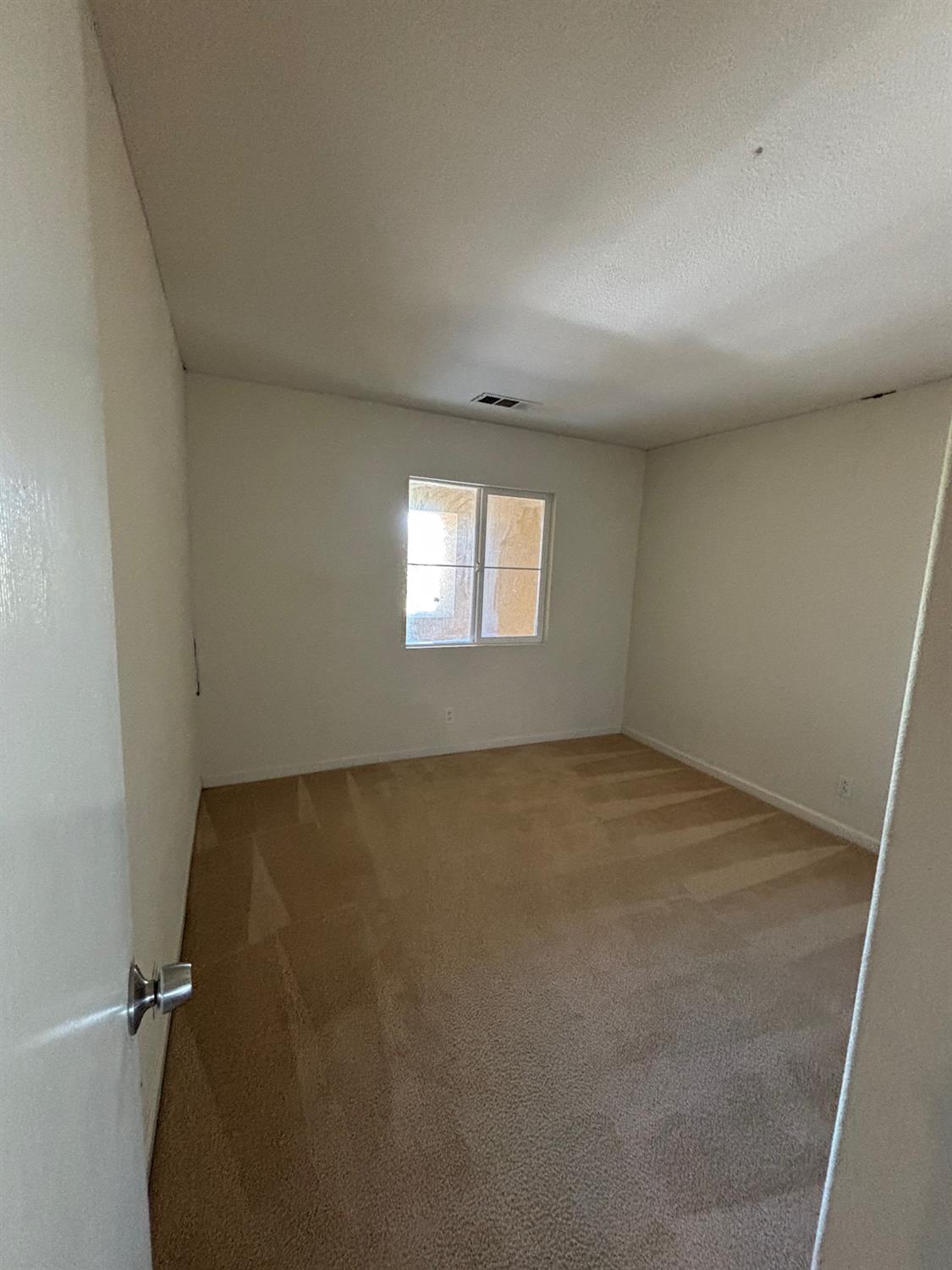 2385 S Creekside Dr, Los Banos, CA 93635