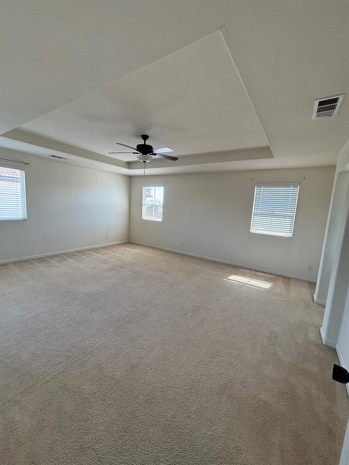 2385 S Creekside Dr, Los Banos, CA 93635