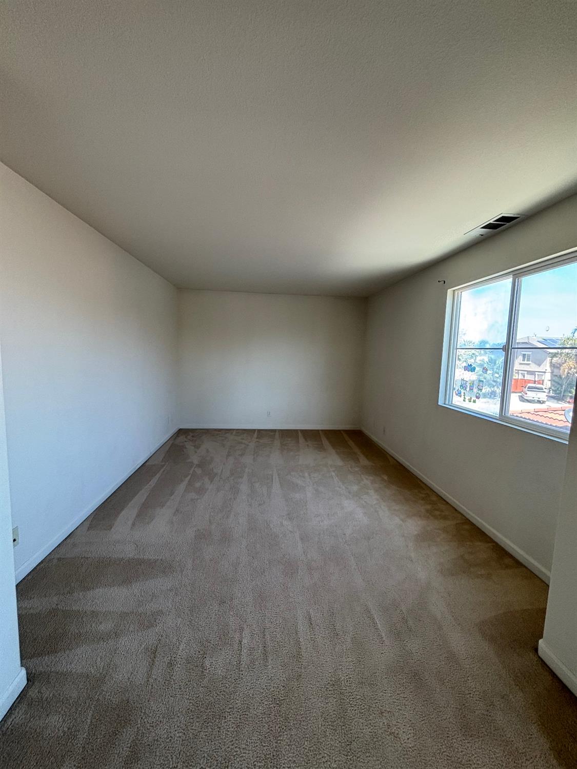 2385 S Creekside Dr, Los Banos, CA 93635