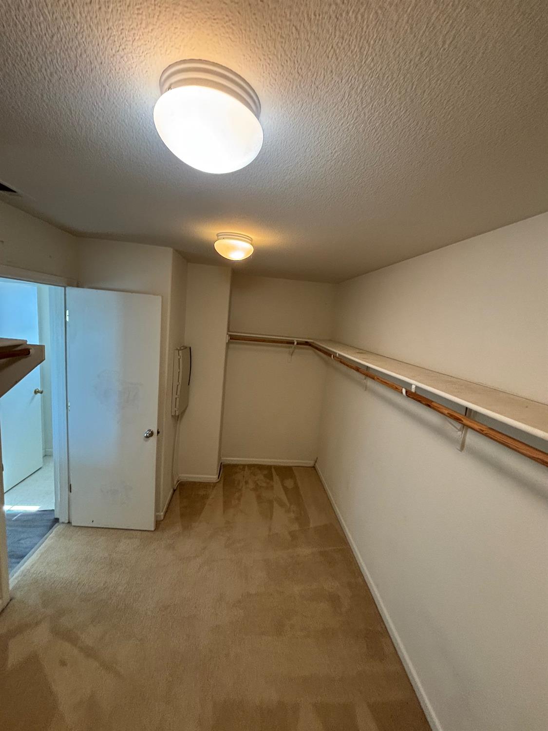 2385 S Creekside Dr, Los Banos, CA 93635