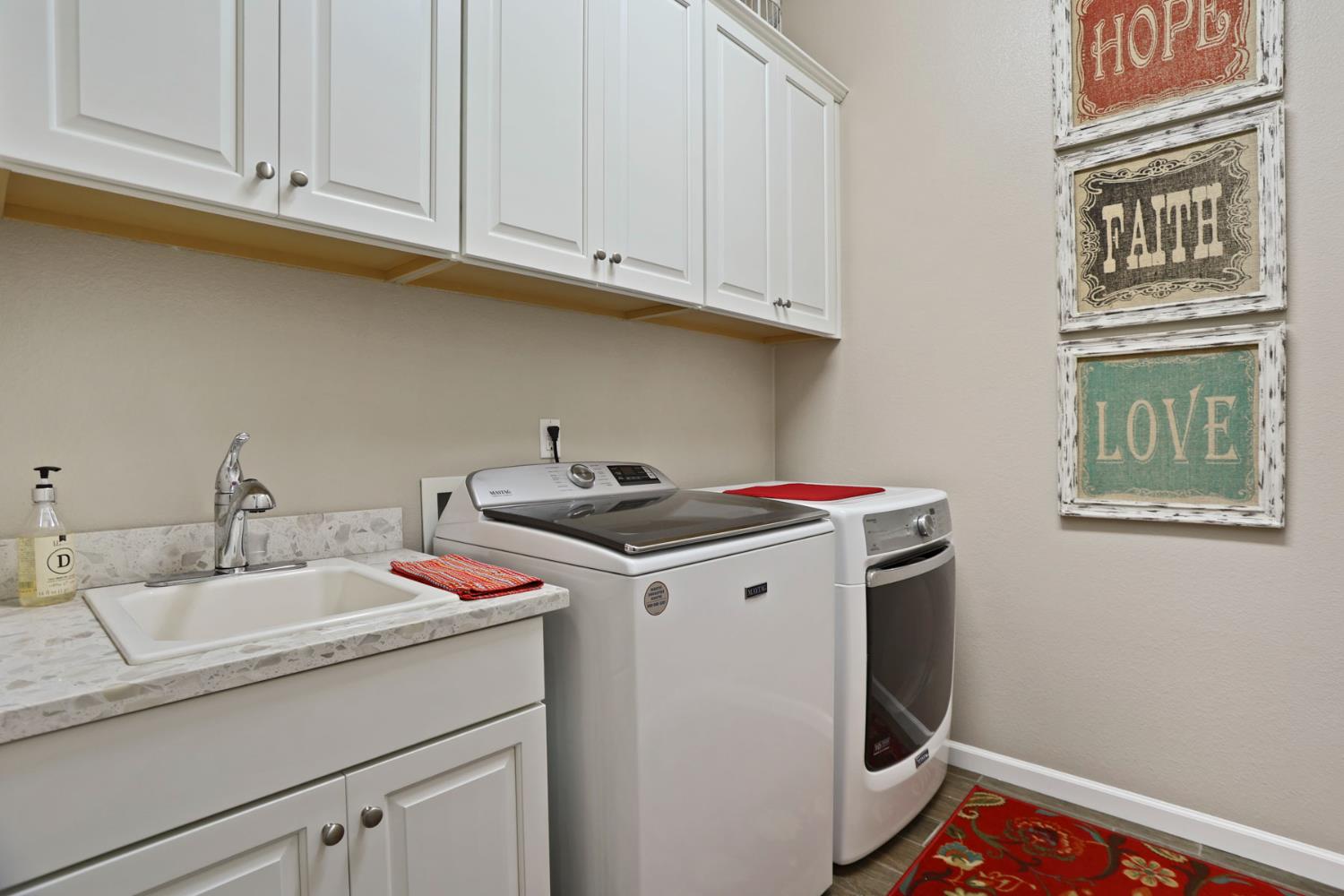 1544 Chestnut Hill Dr, Manteca, CA 95336