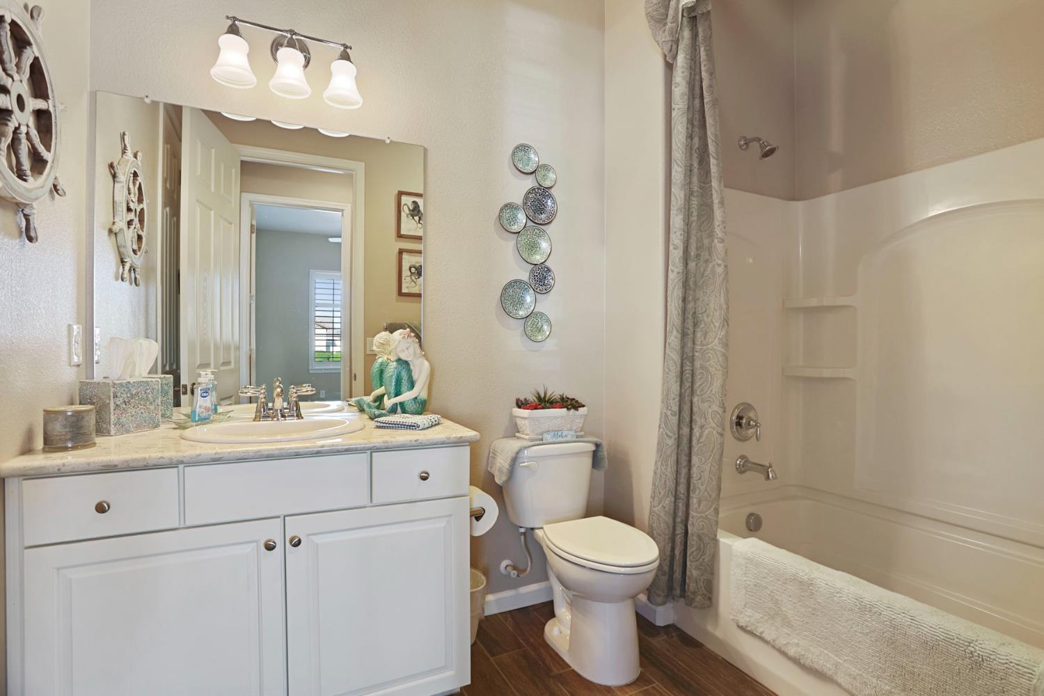 1544 Chestnut Hill Dr, Manteca, CA 95336