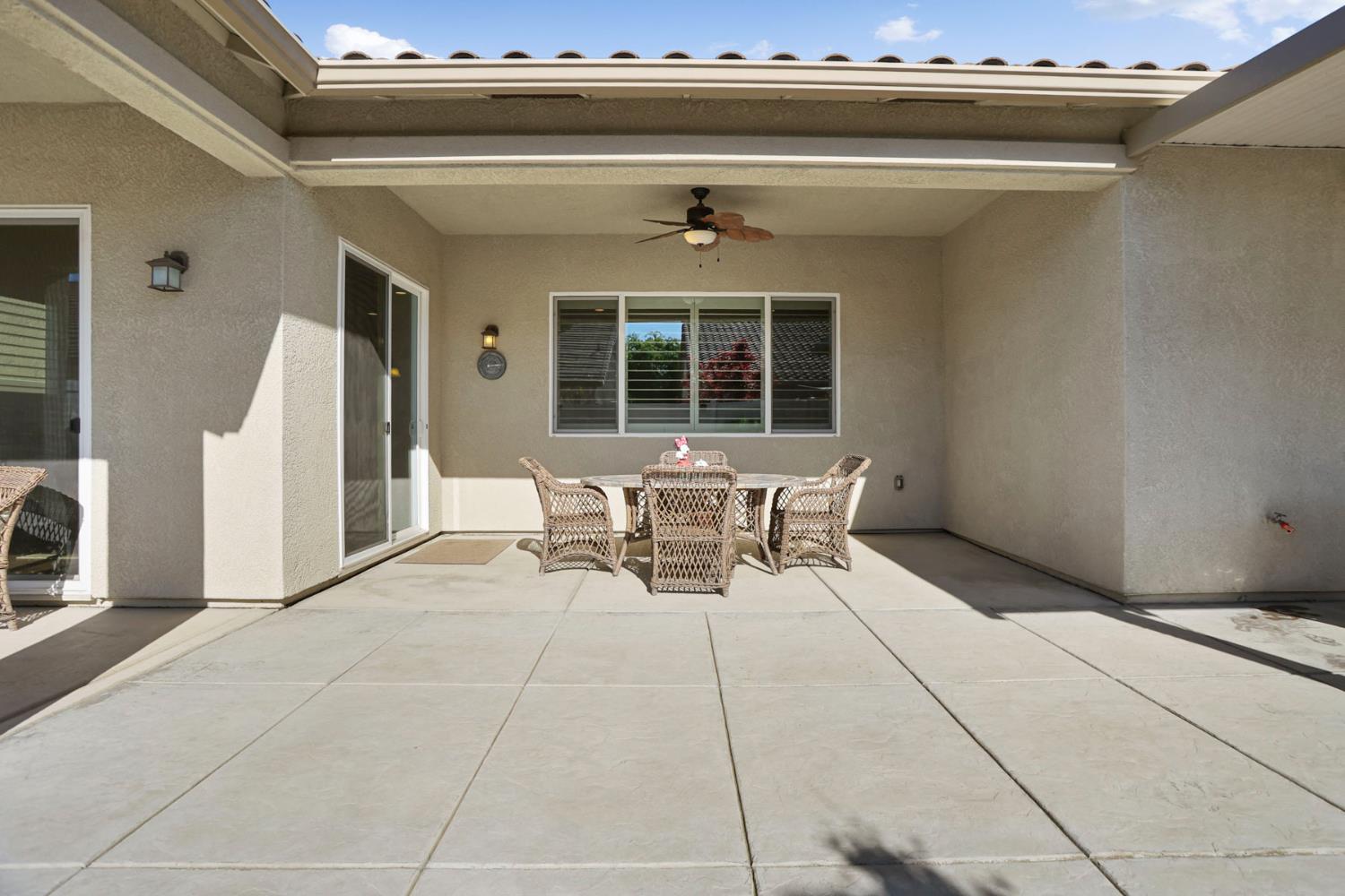 1544 Chestnut Hill Dr, Manteca, CA 95336