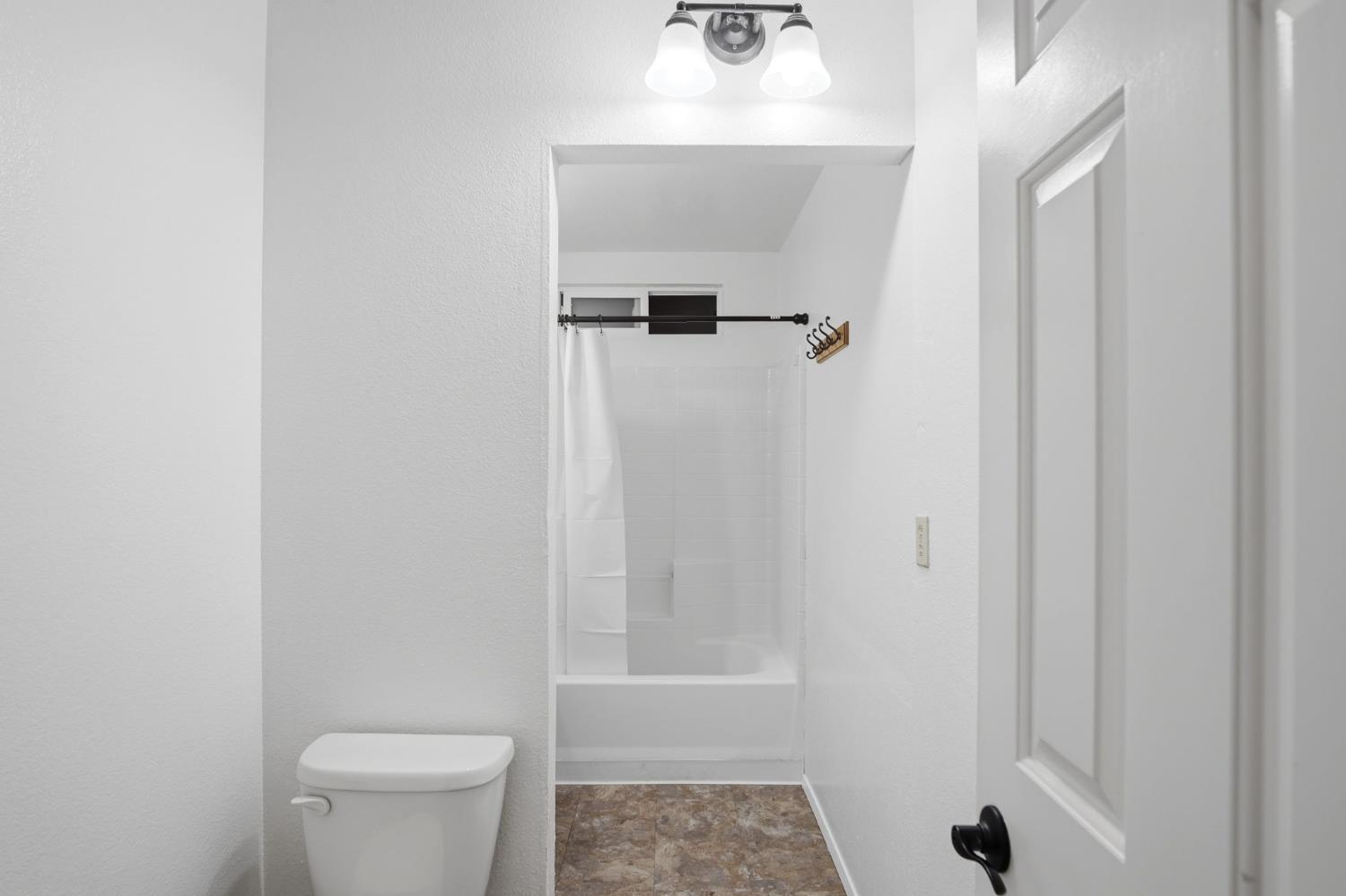 2025 Stoneglen Dr, Newman, CA 95360