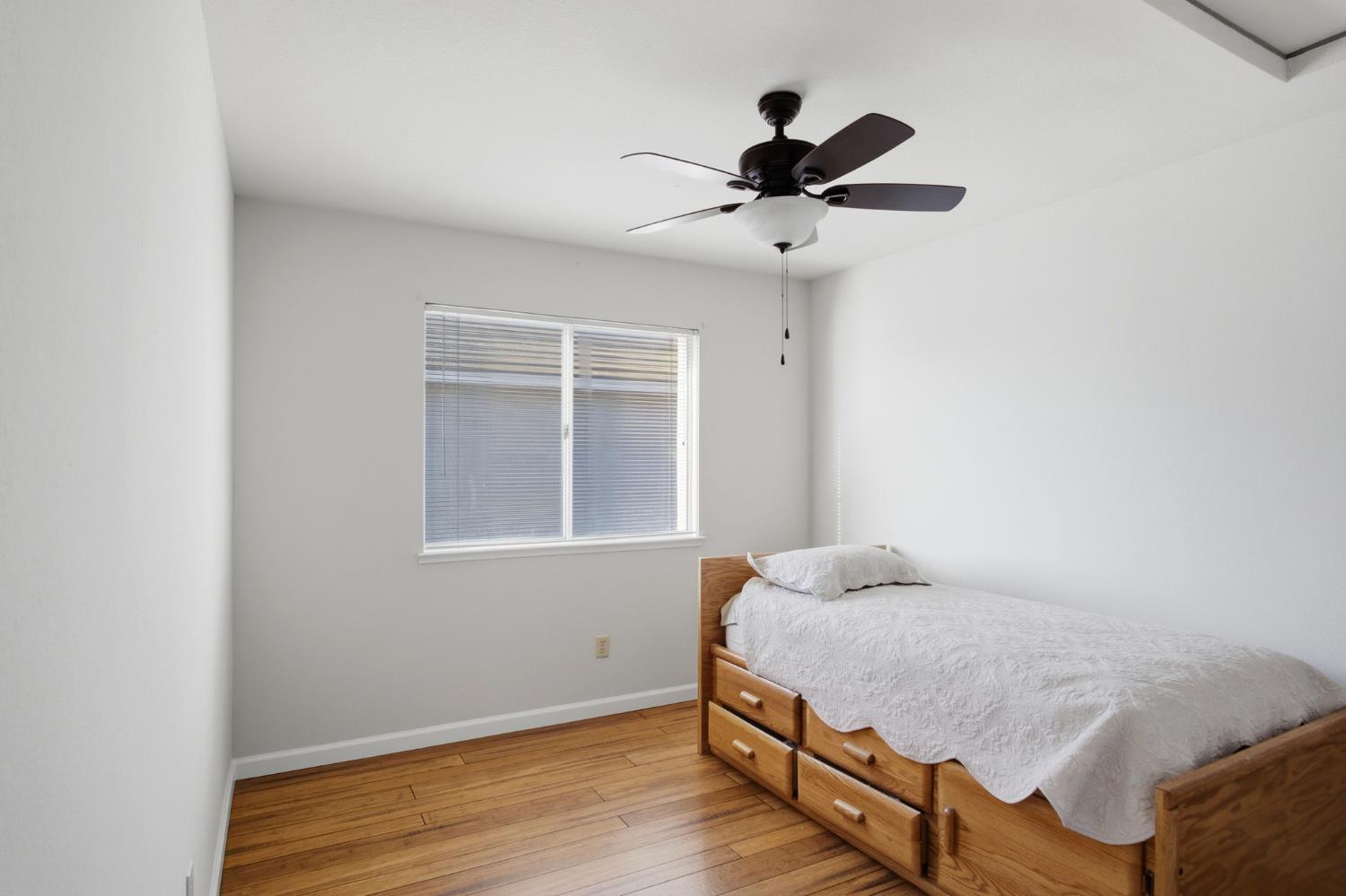 2025 Stoneglen Dr, Newman, CA 95360