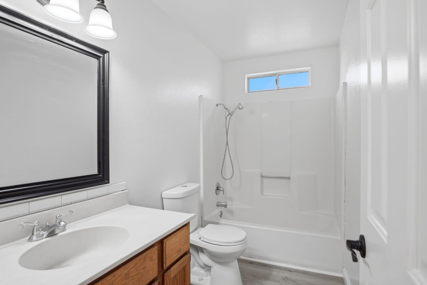 2025 Stoneglen Dr, Newman, CA 95360