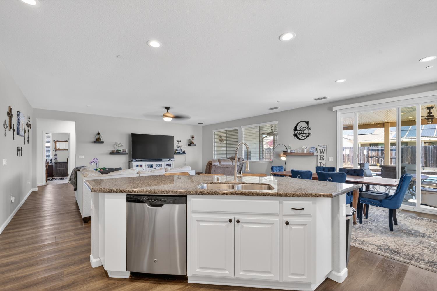 1708 Feathers Ct, Hughson, CA 95326