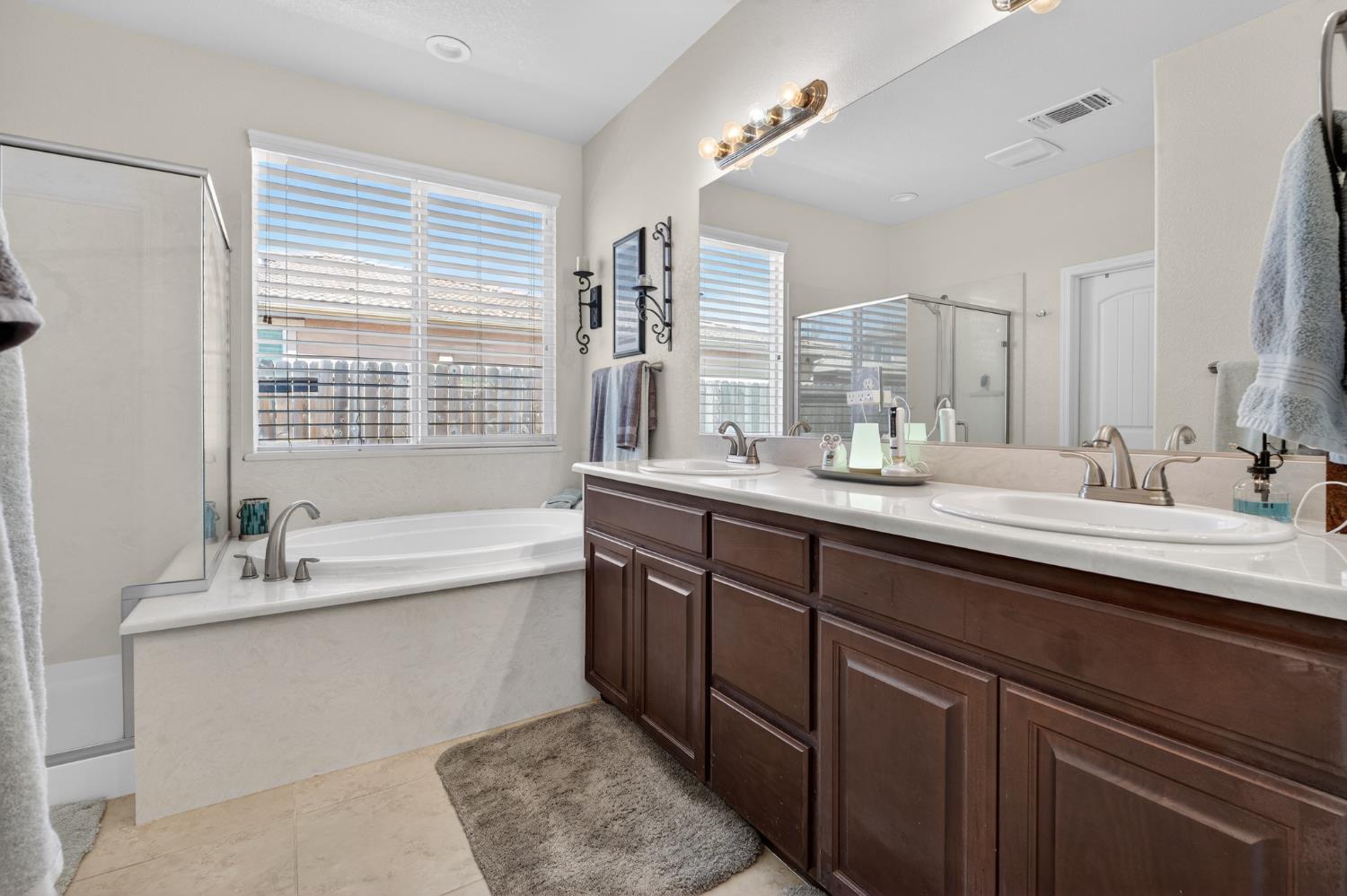 1708 Feathers Ct, Hughson, CA 95326