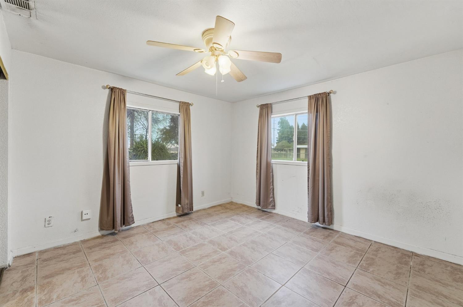 4529 E Briggsmore Ave, Modesto, CA 95355