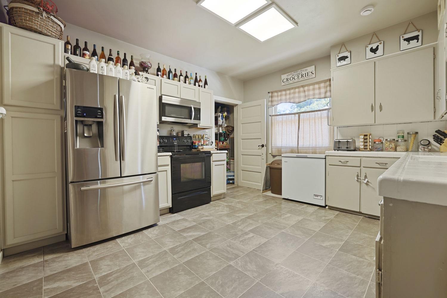 411 Crane Ave, Turlock, CA 95380