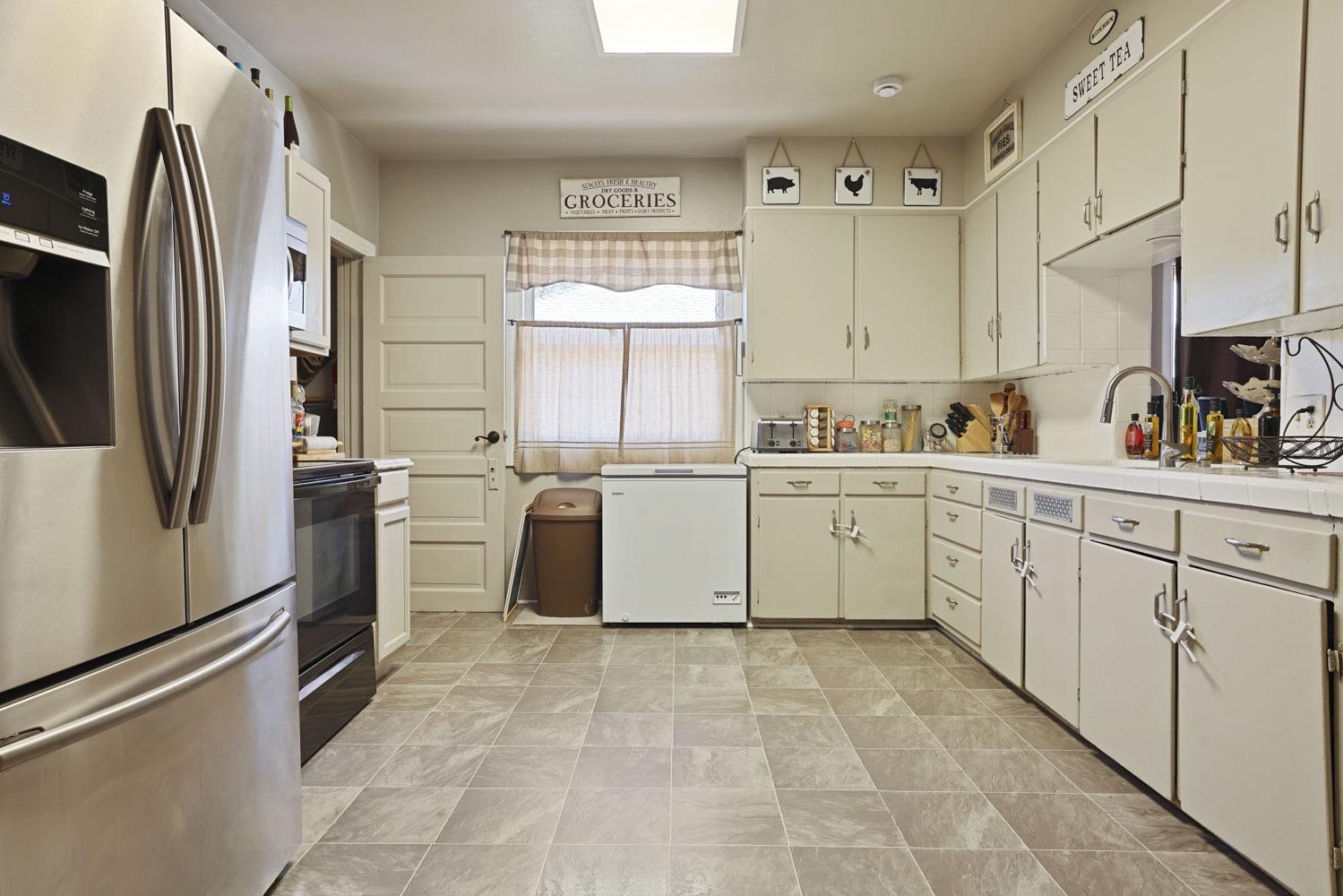 411 Crane Ave, Turlock, CA 95380