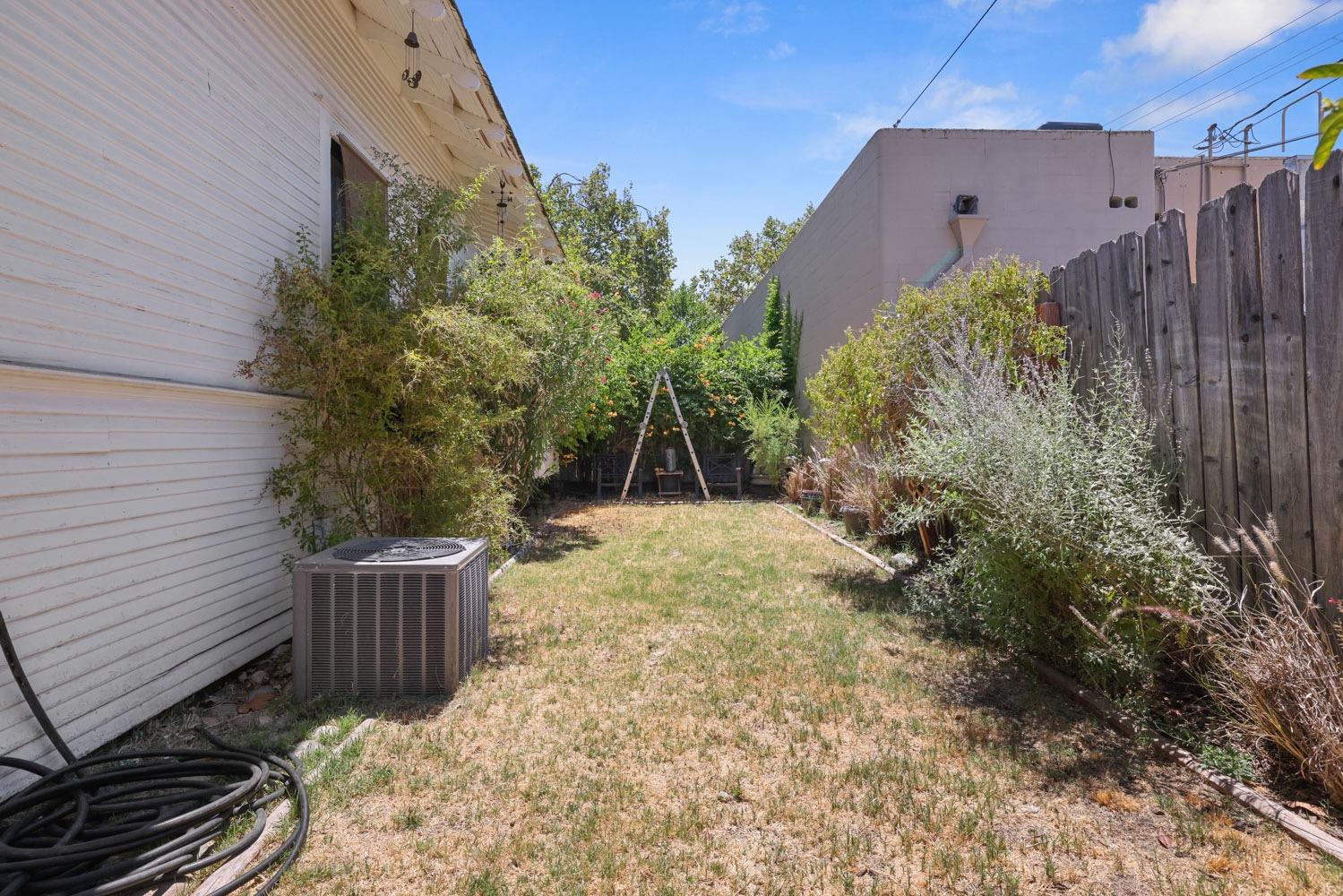 411 Crane Ave, Turlock, CA 95380