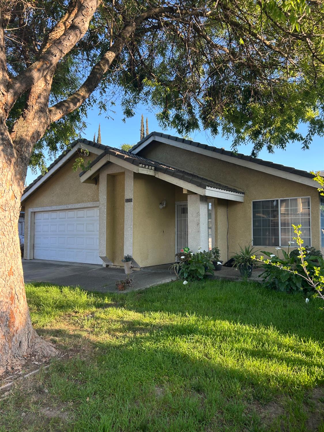 624 Park Hurst Way, Modesto, CA 95358