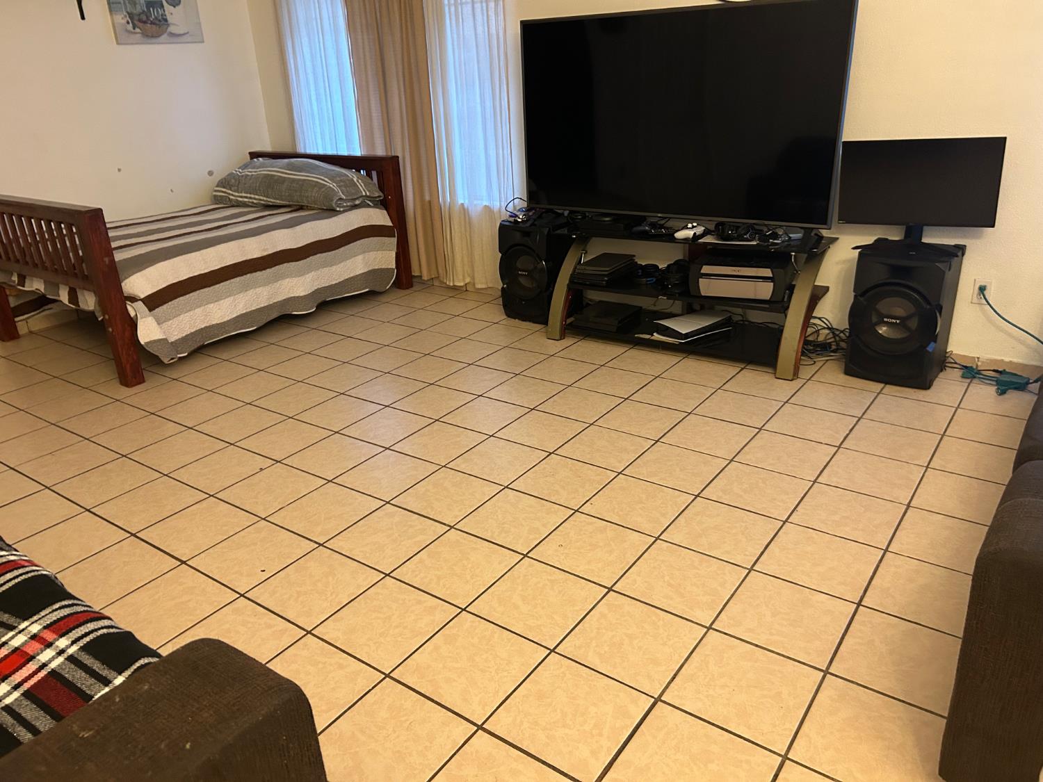 624 Park Hurst Way, Modesto, CA 95358