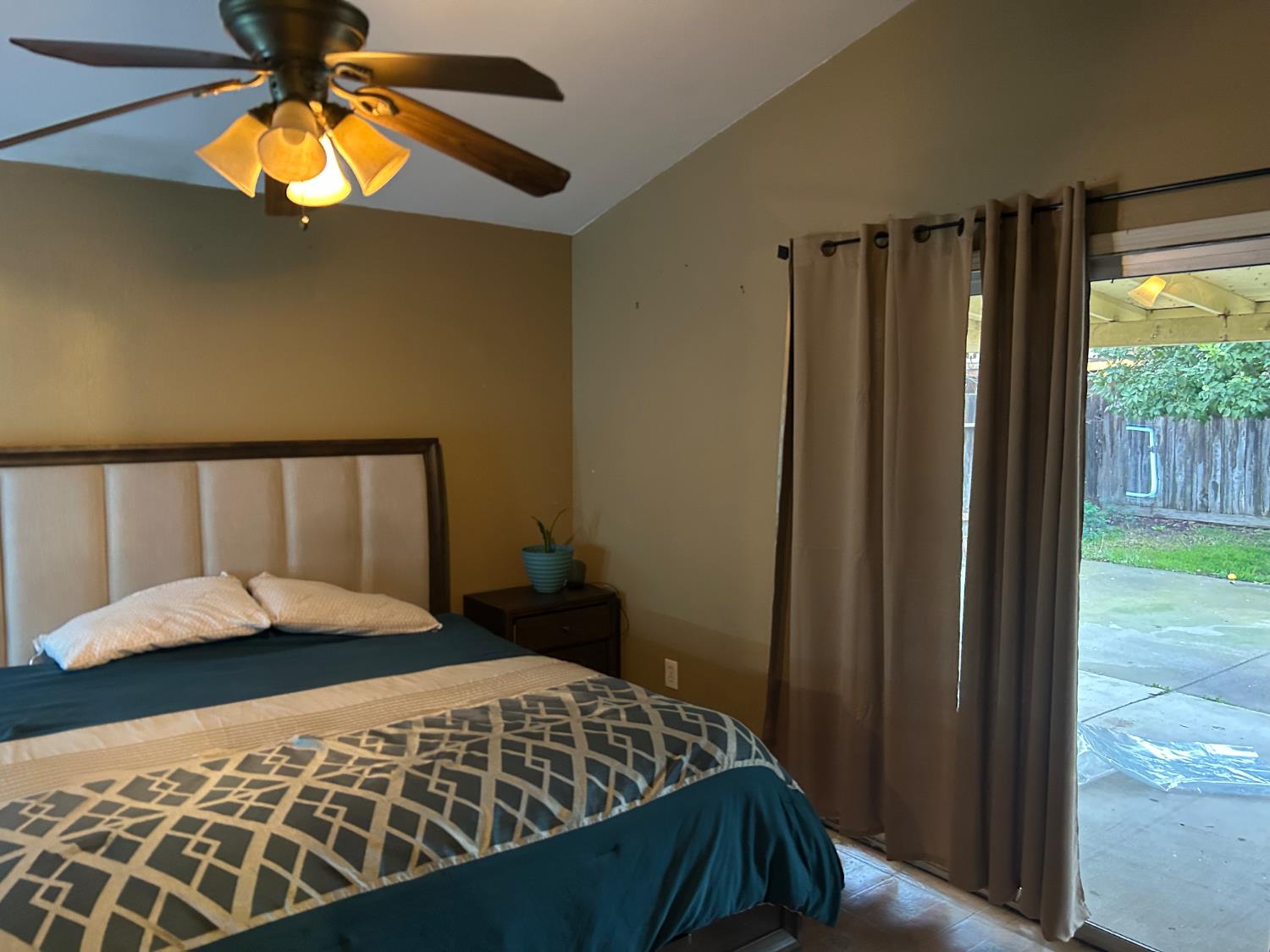 624 Park Hurst Way, Modesto, CA 95358