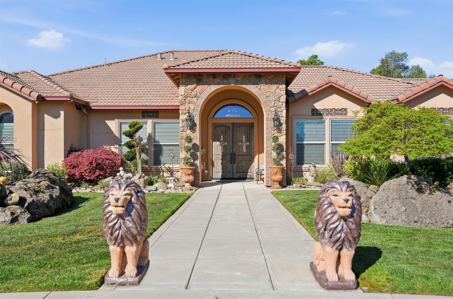 10717 Goldsborough Cir, Oakdale, CA 95361