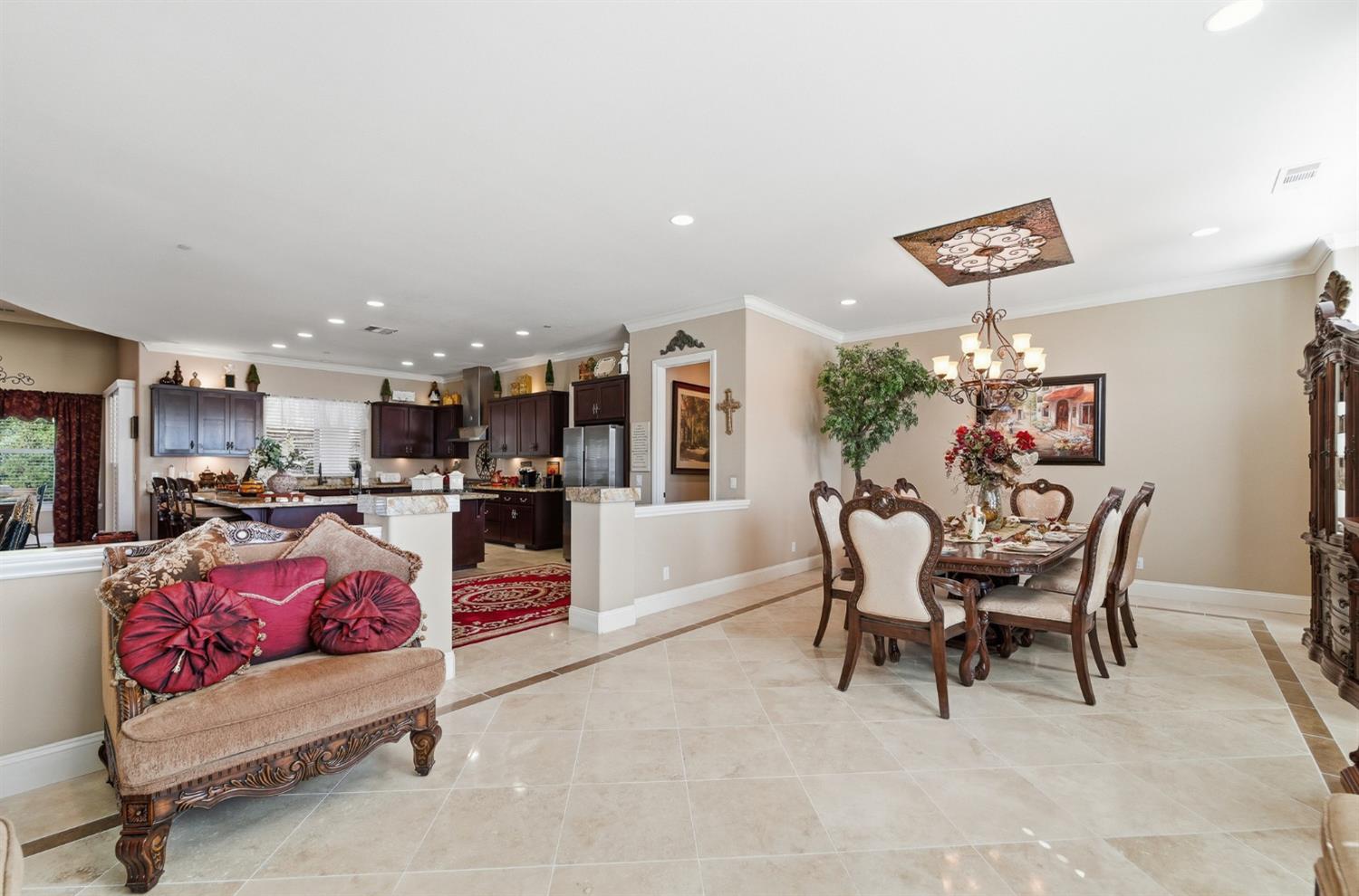 10717 Goldsborough Cir, Oakdale, CA 95361