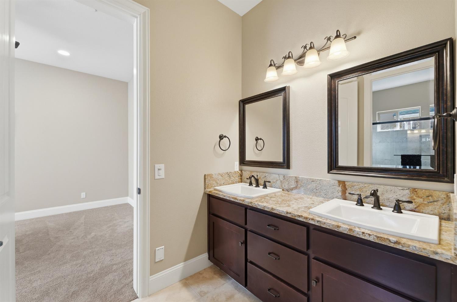 10717 Goldsborough Cir, Oakdale, CA 95361