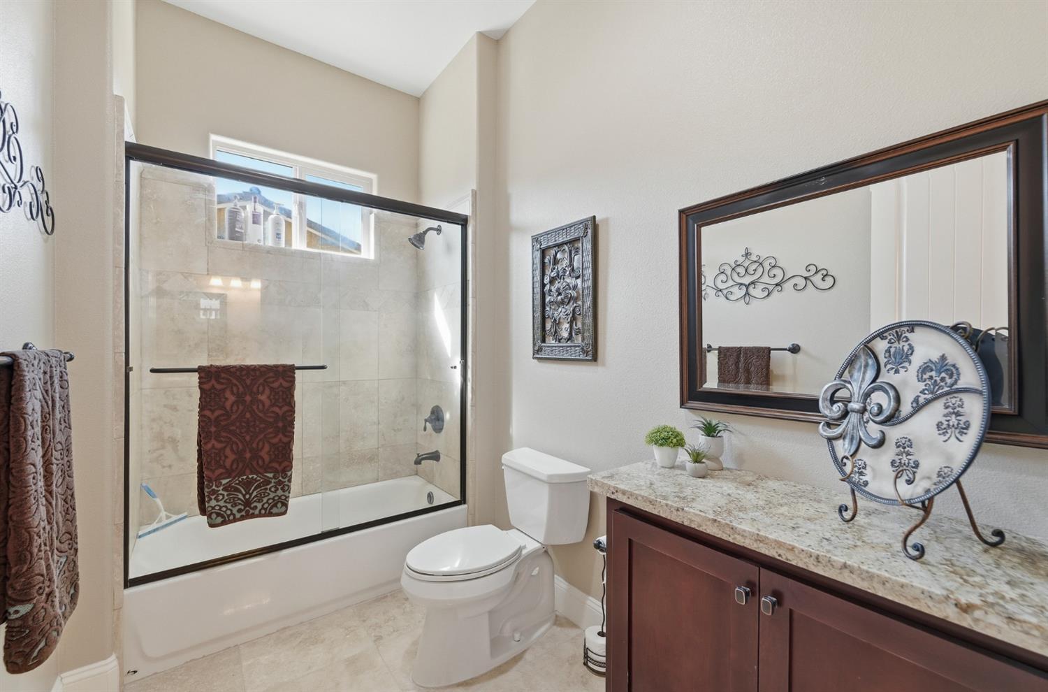 10717 Goldsborough Cir, Oakdale, CA 95361